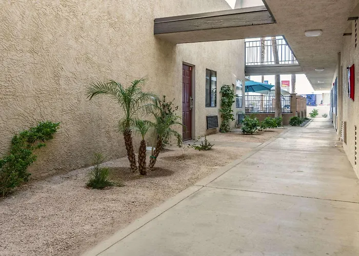 Rodeway Inn & Suites Rancho Mirage - Palm Desert Area